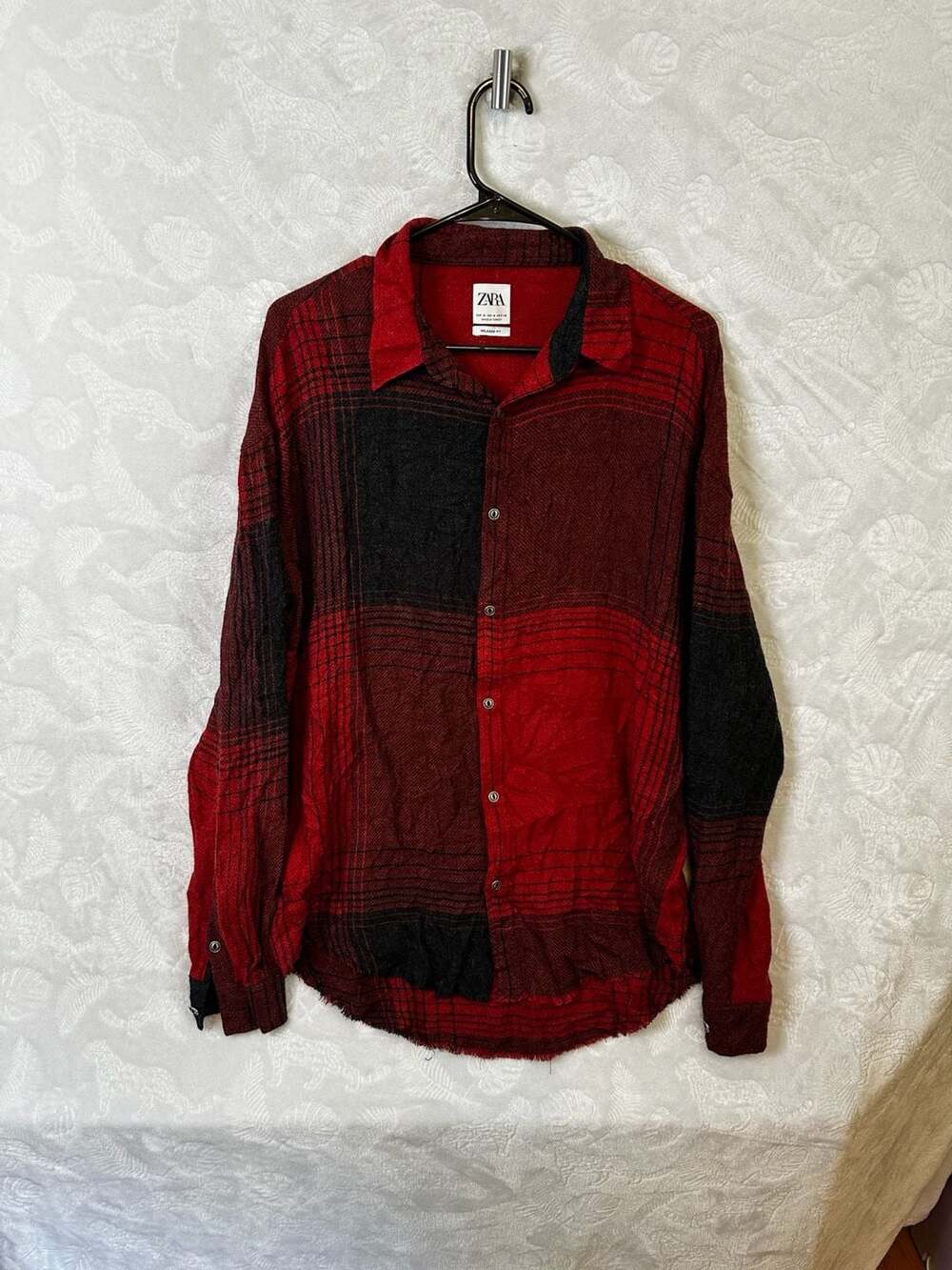 Zara Relaxed Fit Red and Black Plaid Flannel Shirt Size M